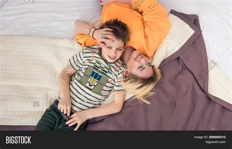 You&39;re making a grave mistake by depending far too heavily on your 7-year-old son. . Mom shared bed with son